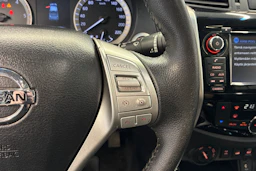 harmaa Nissan Navara 2017 kuva 11.