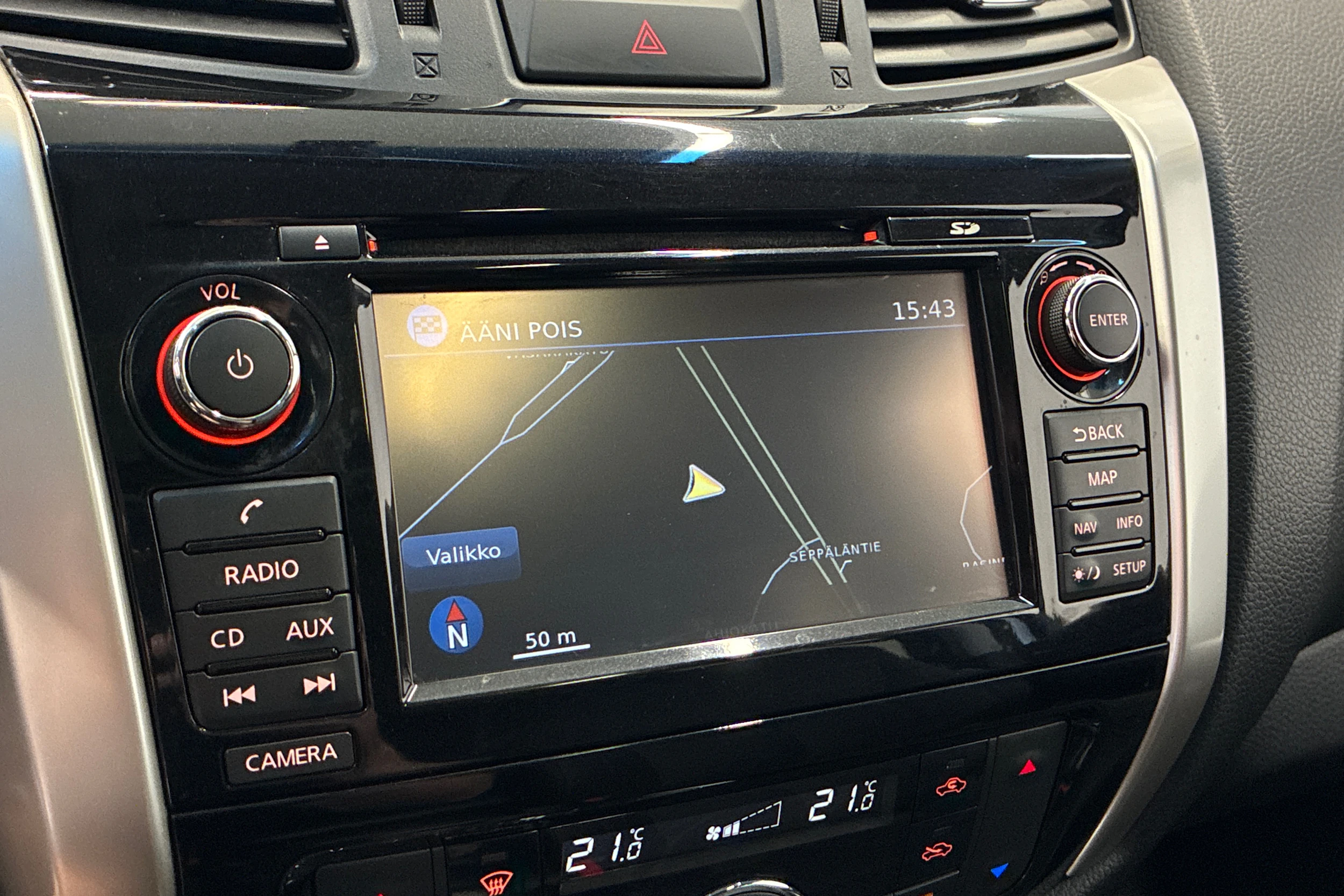 harmaa Nissan Navara 2017 kuva 14.