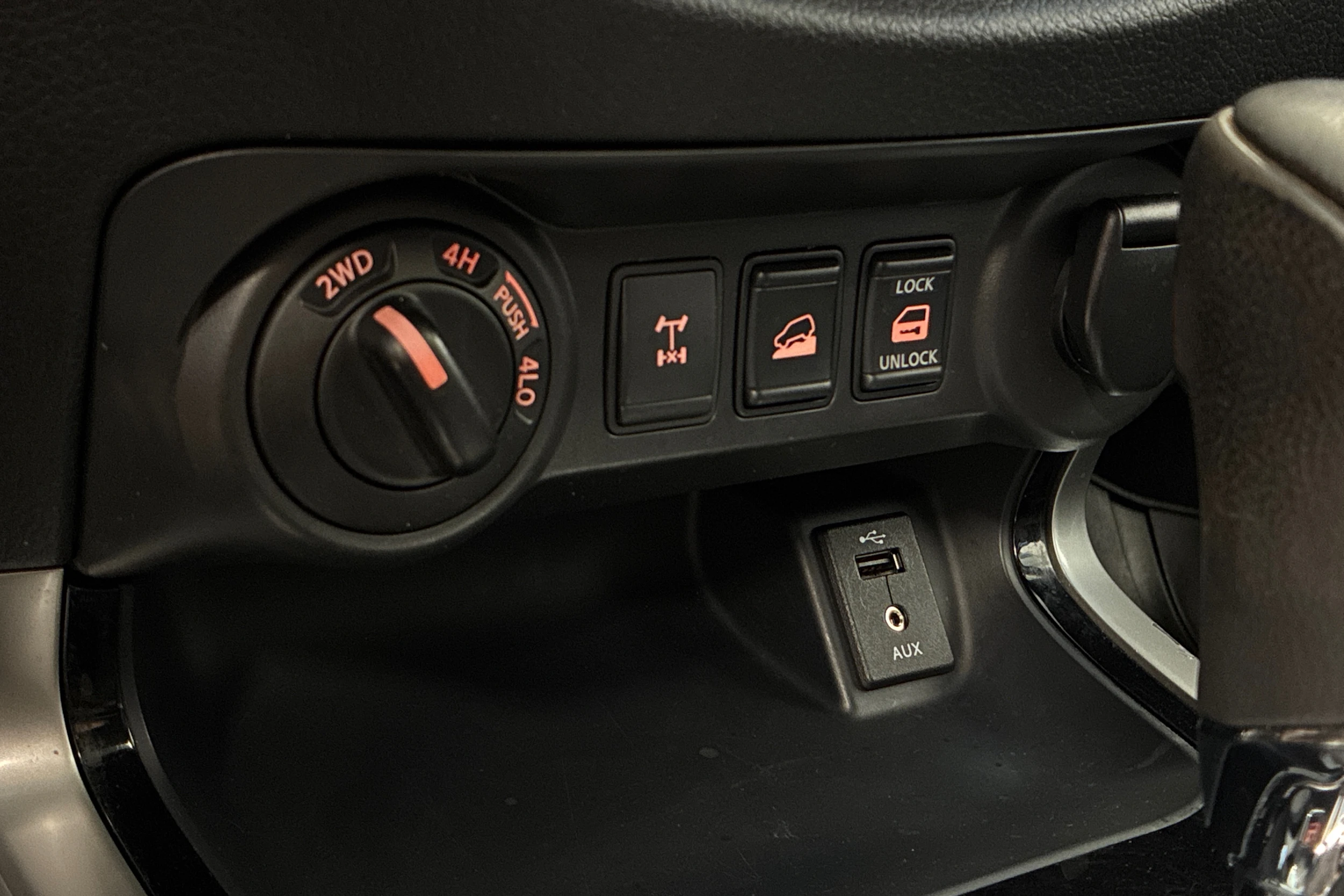 harmaa Nissan Navara 2017 kuva 17.