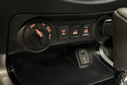 harmaa Nissan Navara 2017 kuva 17.