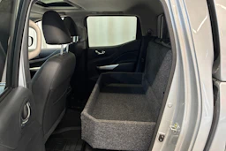 harmaa Nissan Navara 2017 kuva 20.