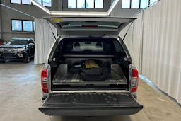 harmaa Nissan Navara 2017 kuva 21.