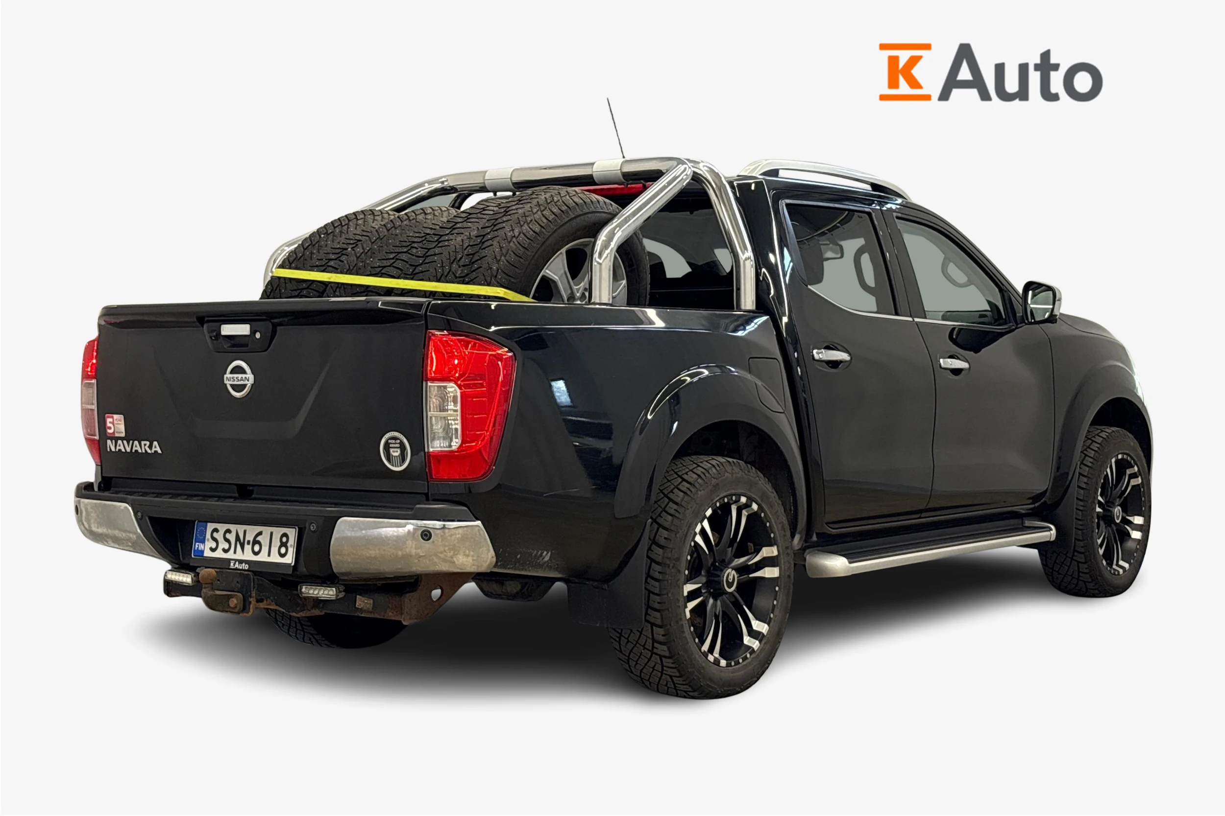 musta Nissan Navara 2017 kuva 2.