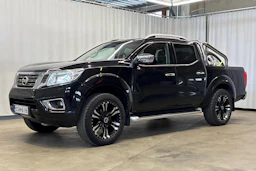 musta Nissan Navara 2017 kuva 6.