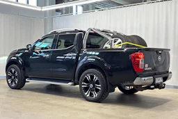 musta Nissan Navara 2017 kuva 7.