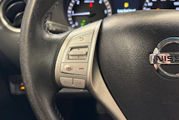 musta Nissan Navara 2017 kuva 14.