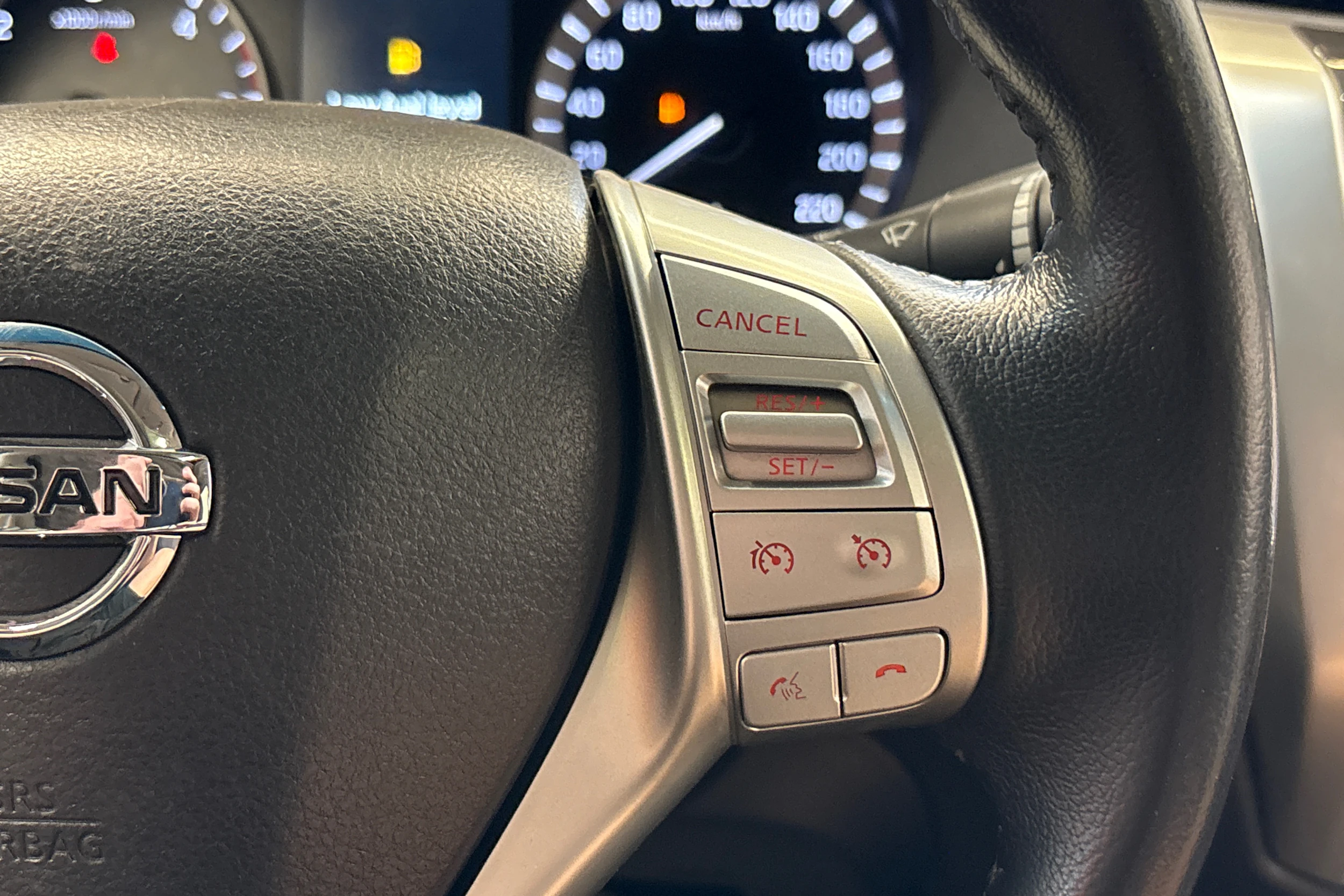 musta Nissan Navara 2017 kuva 15.