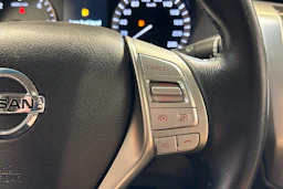 musta Nissan Navara 2017 kuva 15.