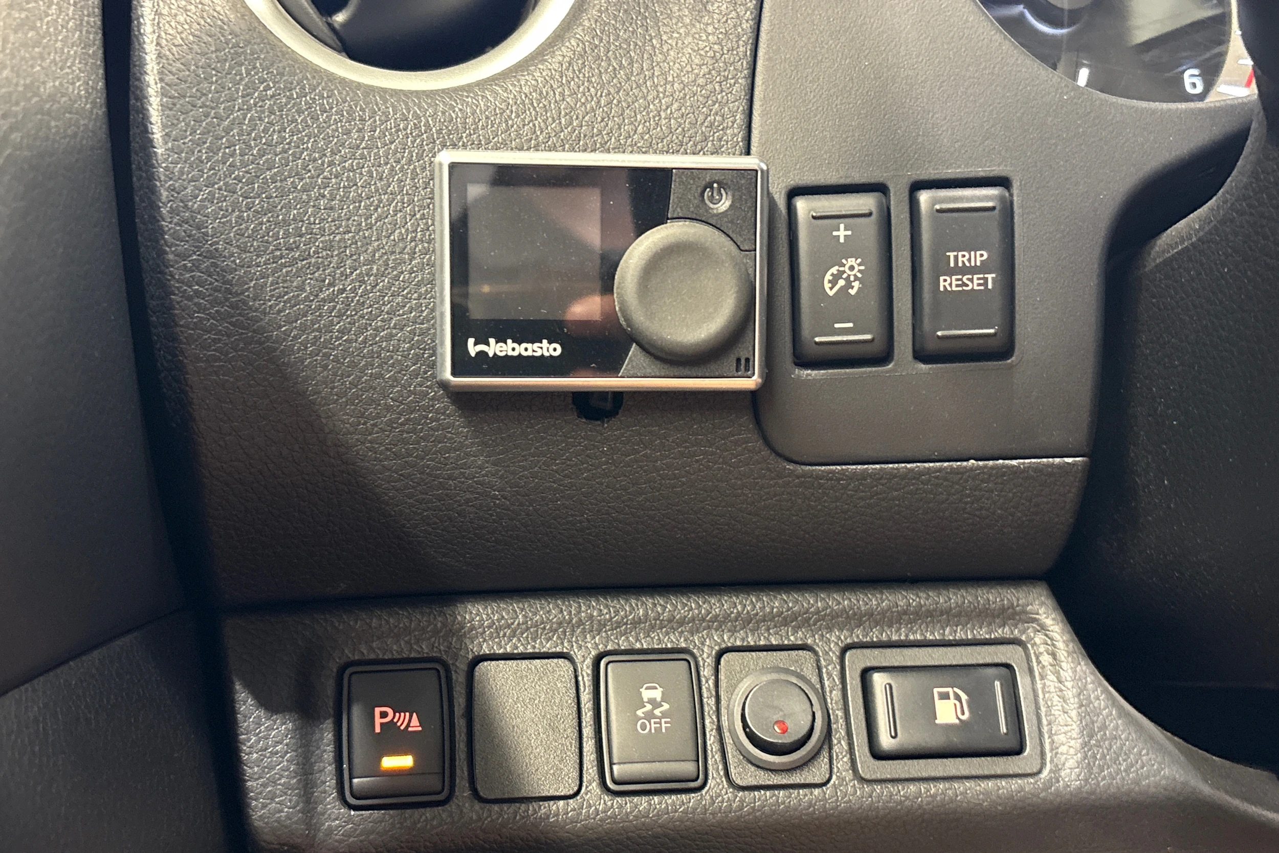 musta Nissan Navara 2017 kuva 20.