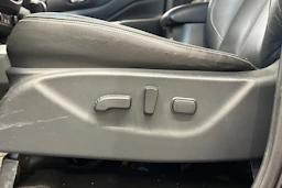 musta Nissan Navara 2017 kuva 22.