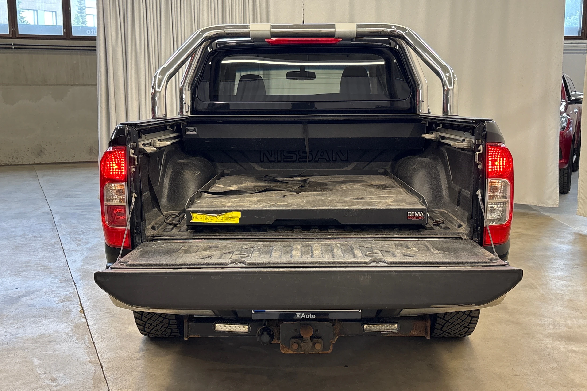 musta Nissan Navara 2017 kuva 23.