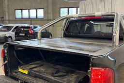 musta Nissan Navara 2017 kuva 25.