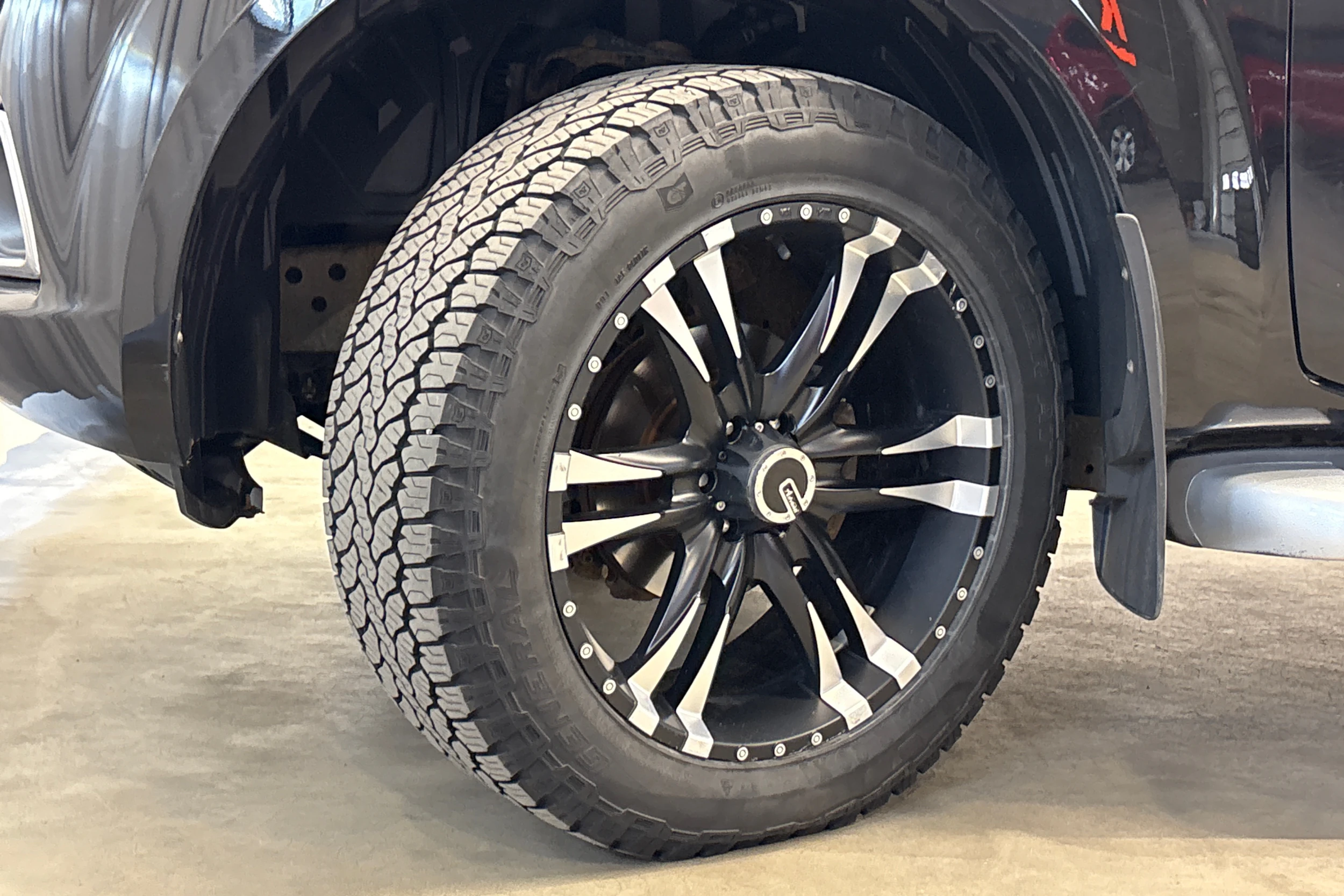 musta Nissan Navara 2017 kuva 26.