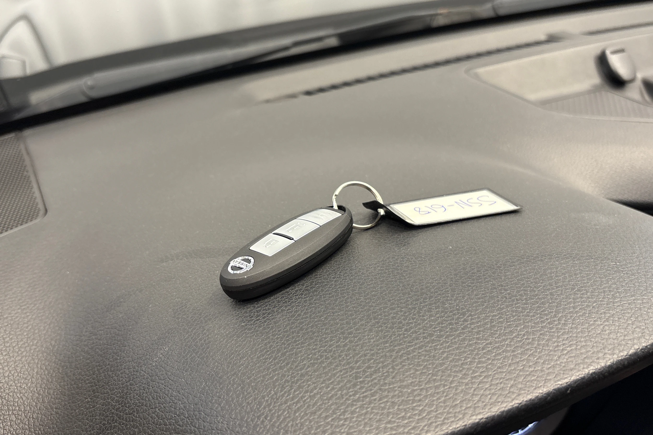musta Nissan Navara 2017 kuva 29.