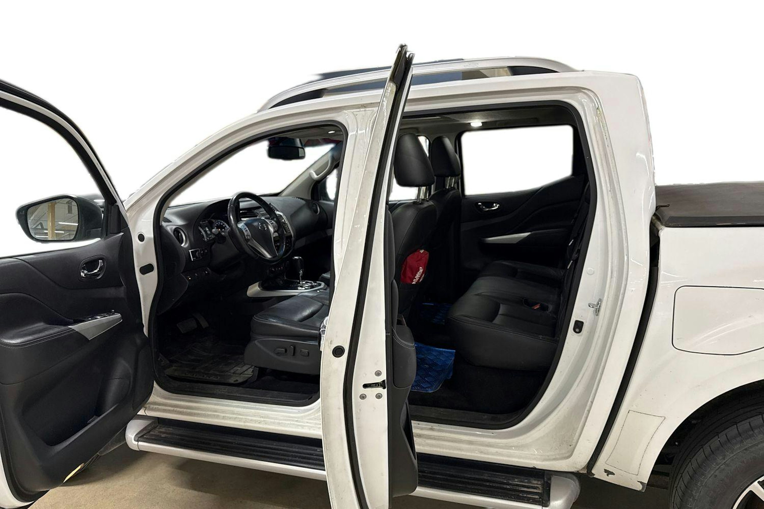 valkoinen Nissan Navara 2017 kuva 4.