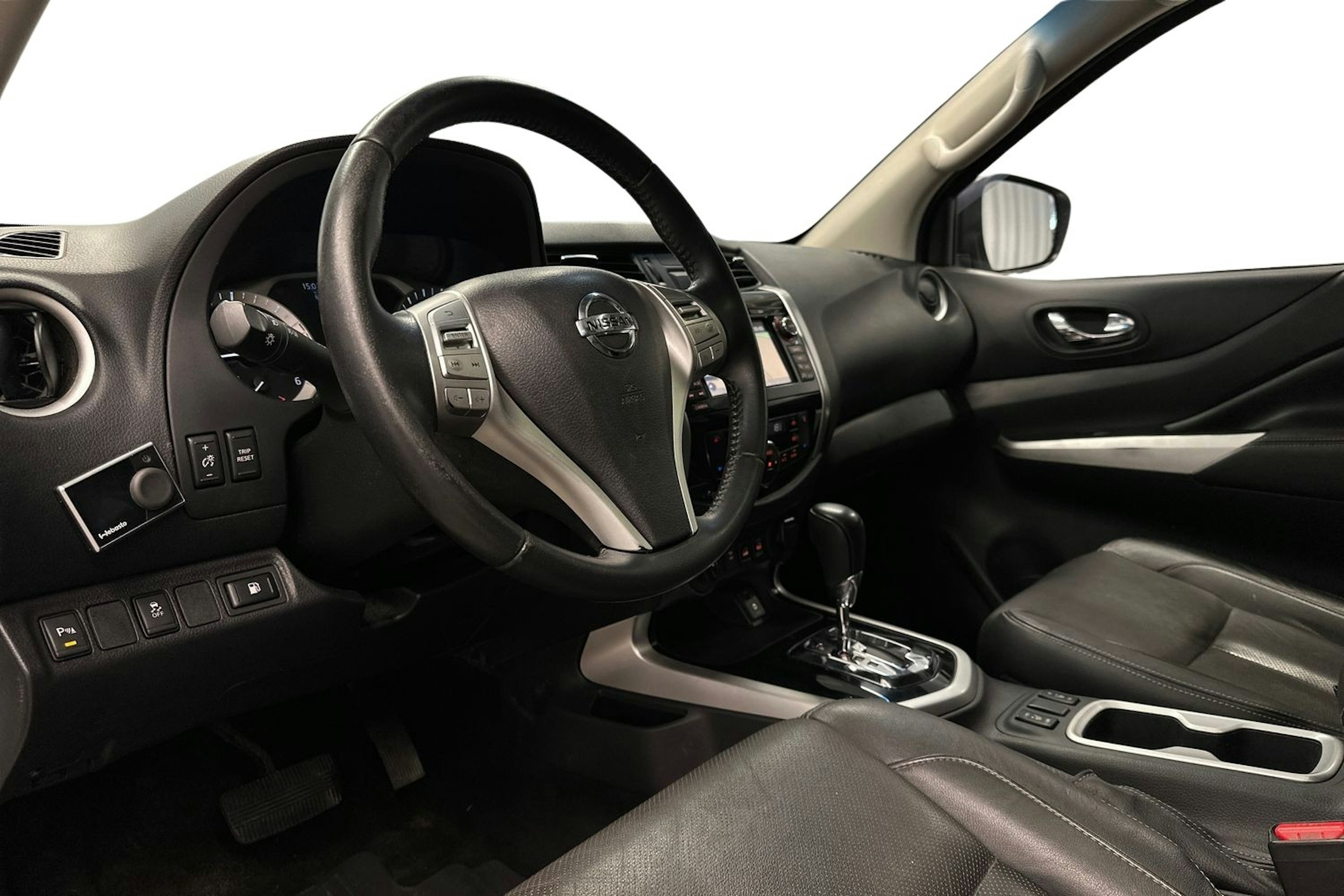 valkoinen Nissan Navara 2018 kuva 7.