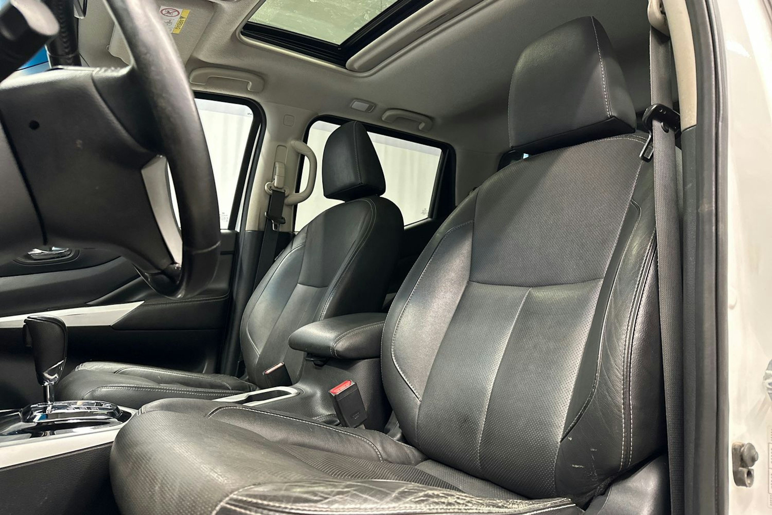 valkoinen Nissan Navara 2018 kuva 15.