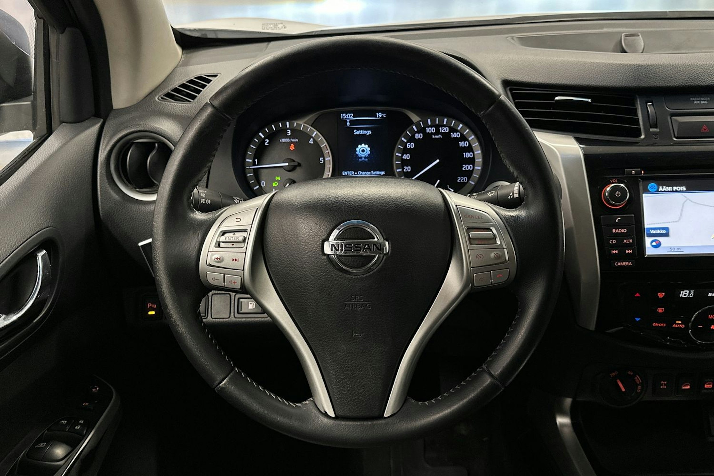 valkoinen Nissan Navara 2018 kuva 17.