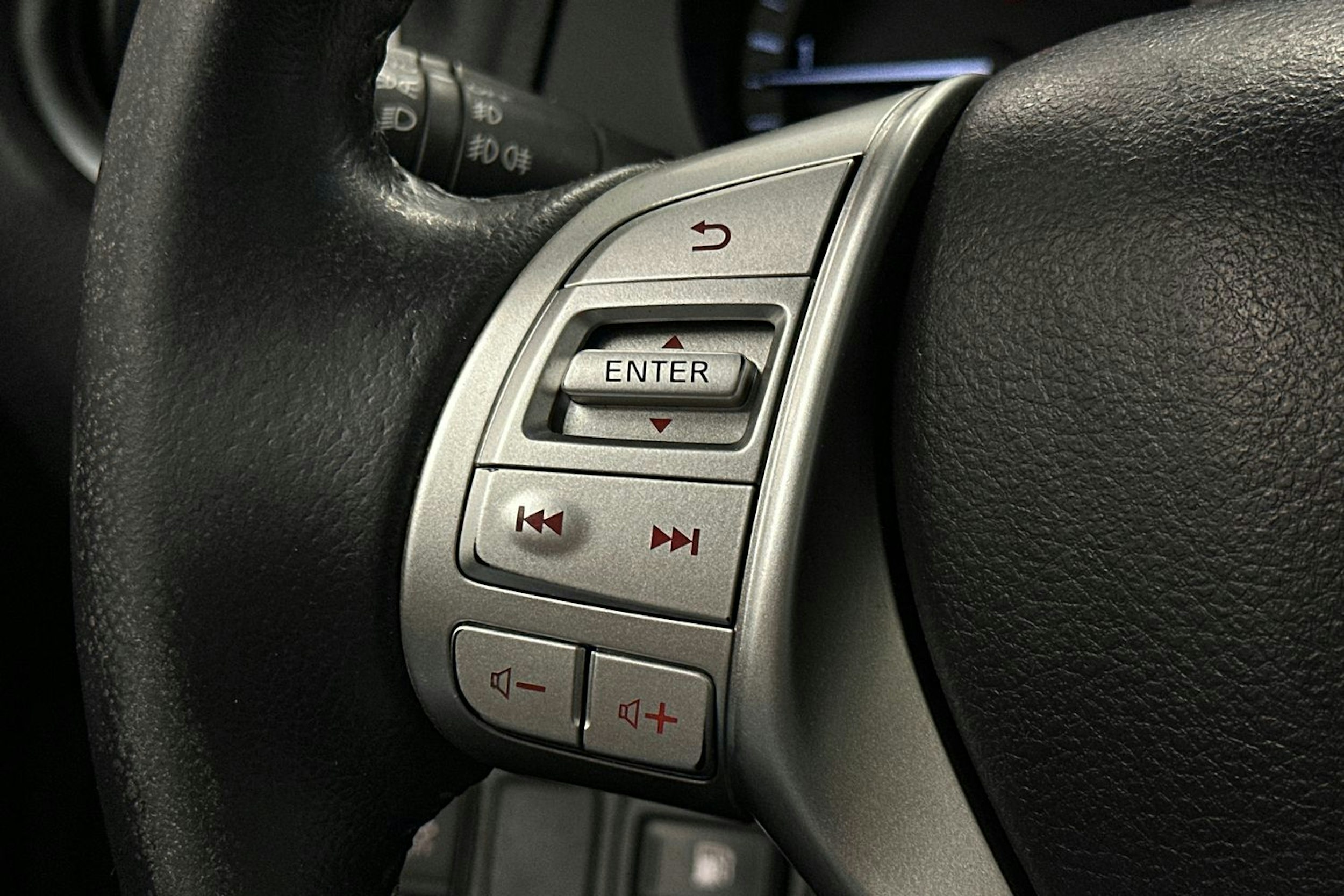 valkoinen Nissan Navara 2018 kuva 19.