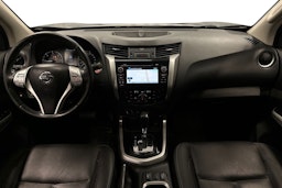 musta Nissan Navara 2018 kuva 7.