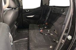 musta Nissan Navara 2018 kuva 8.