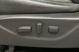 musta Nissan Navara 2018 kuva 13.