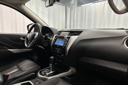 musta Nissan Navara 2018 kuva 14.
