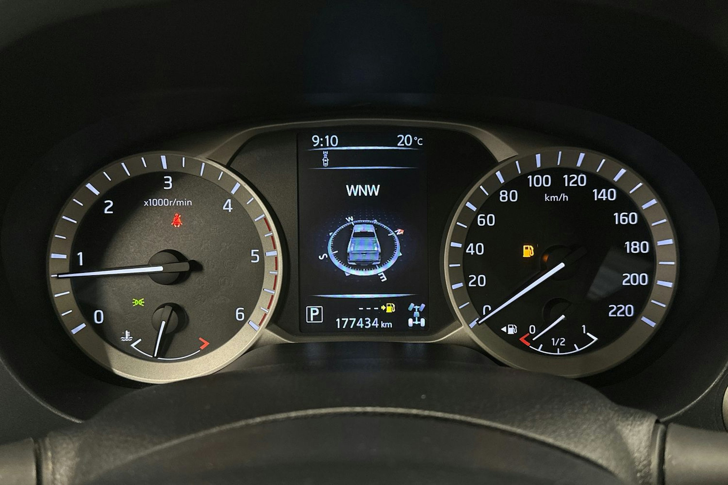 musta Nissan Navara 2018 kuva 17.
