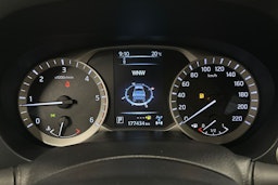 musta Nissan Navara 2018 kuva 17.