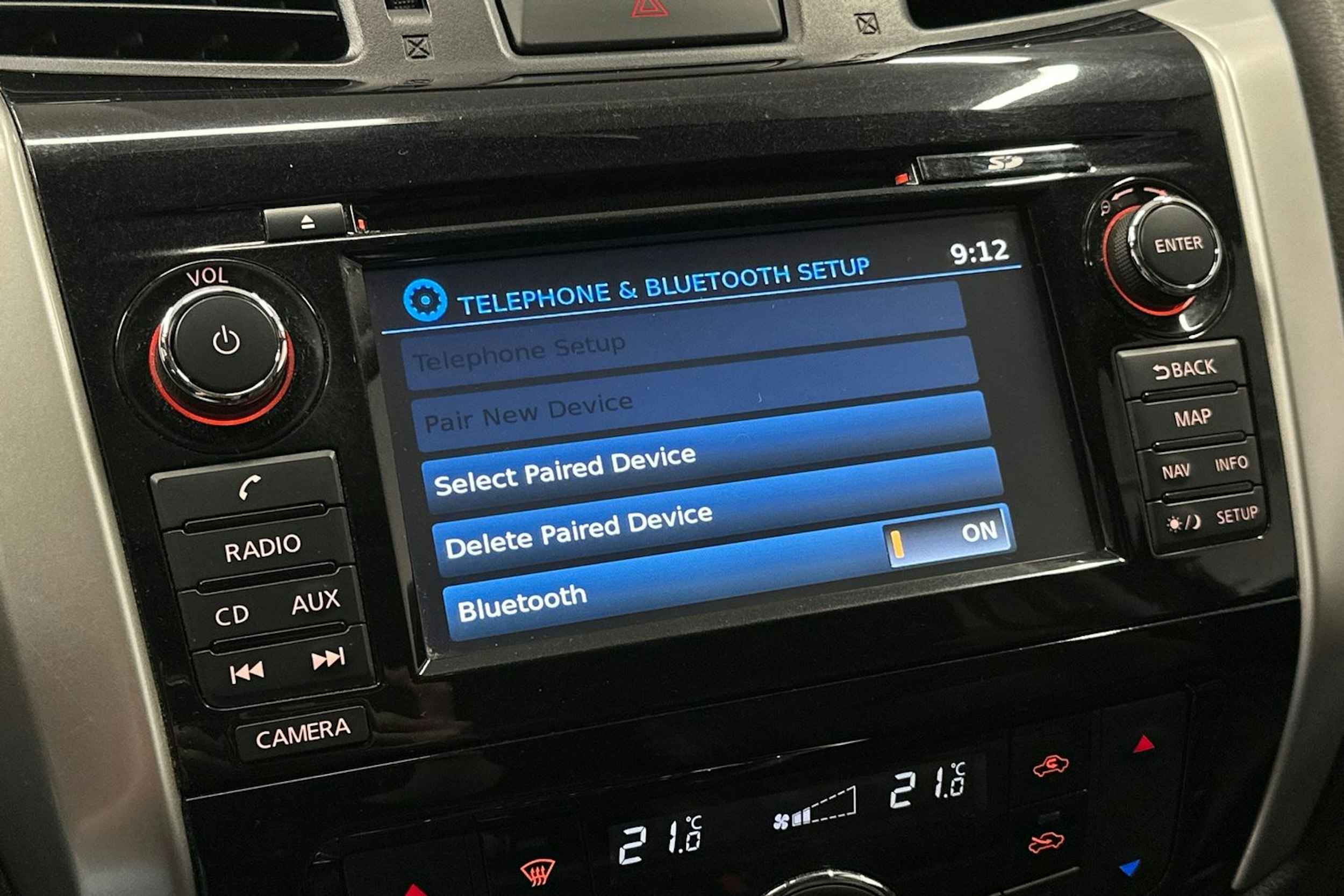 musta Nissan Navara 2018 kuva 21.