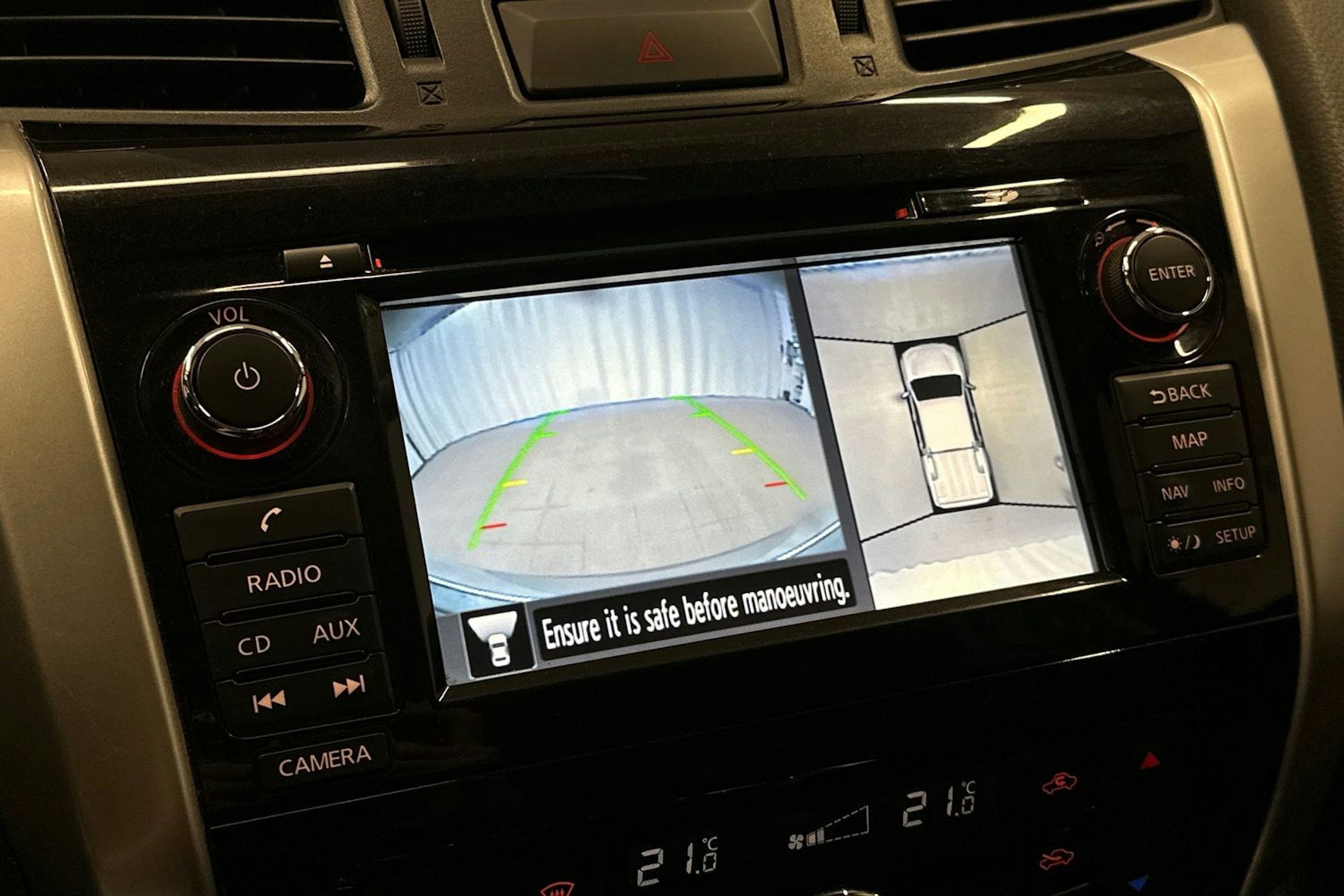musta Nissan Navara 2018 kuva 22.