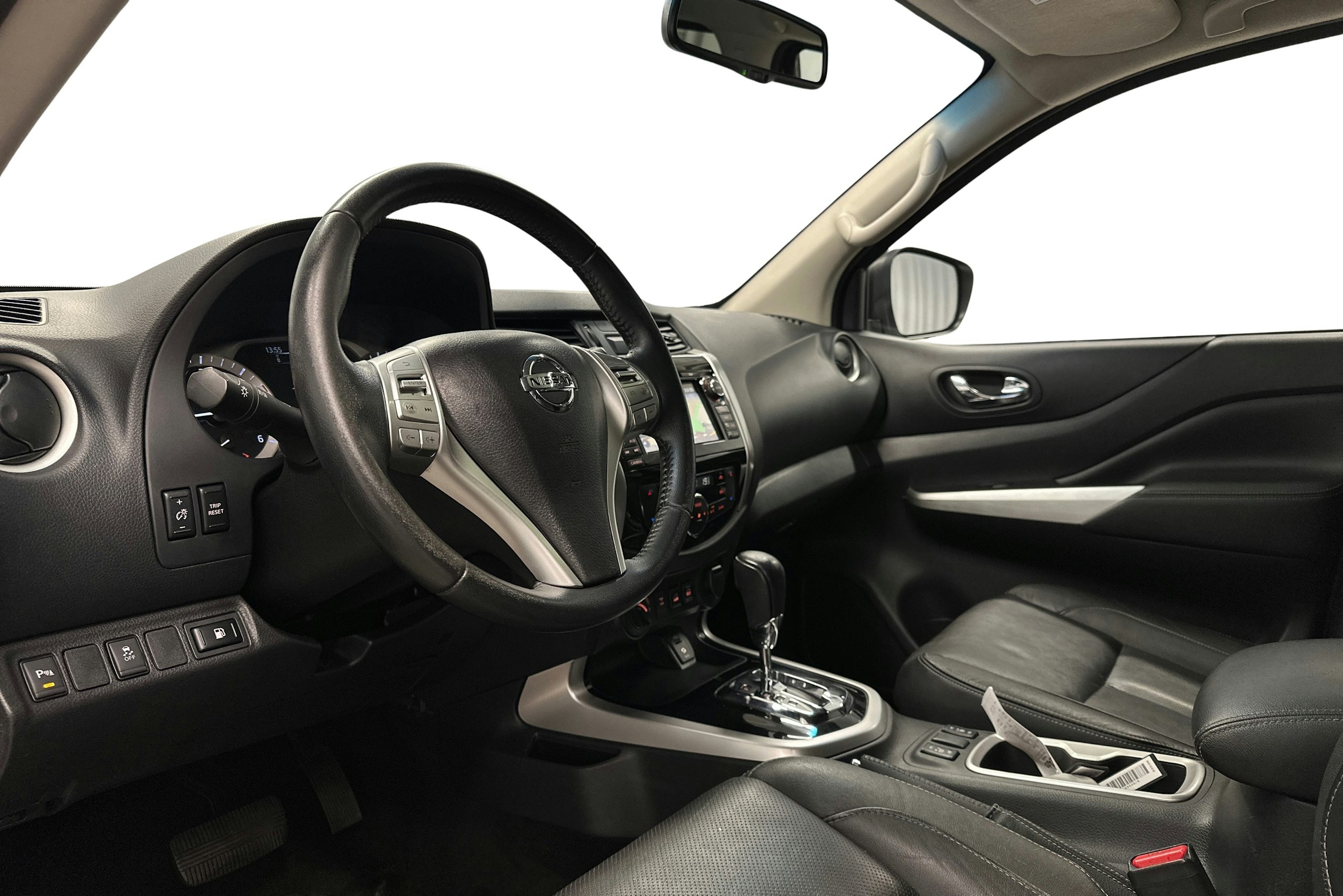 valkoinen Nissan Navara 2018 kuva 6.