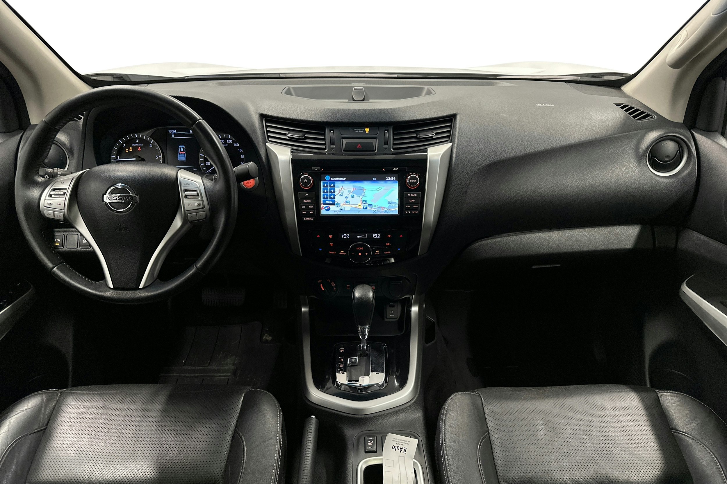 valkoinen Nissan Navara 2018 kuva 7.