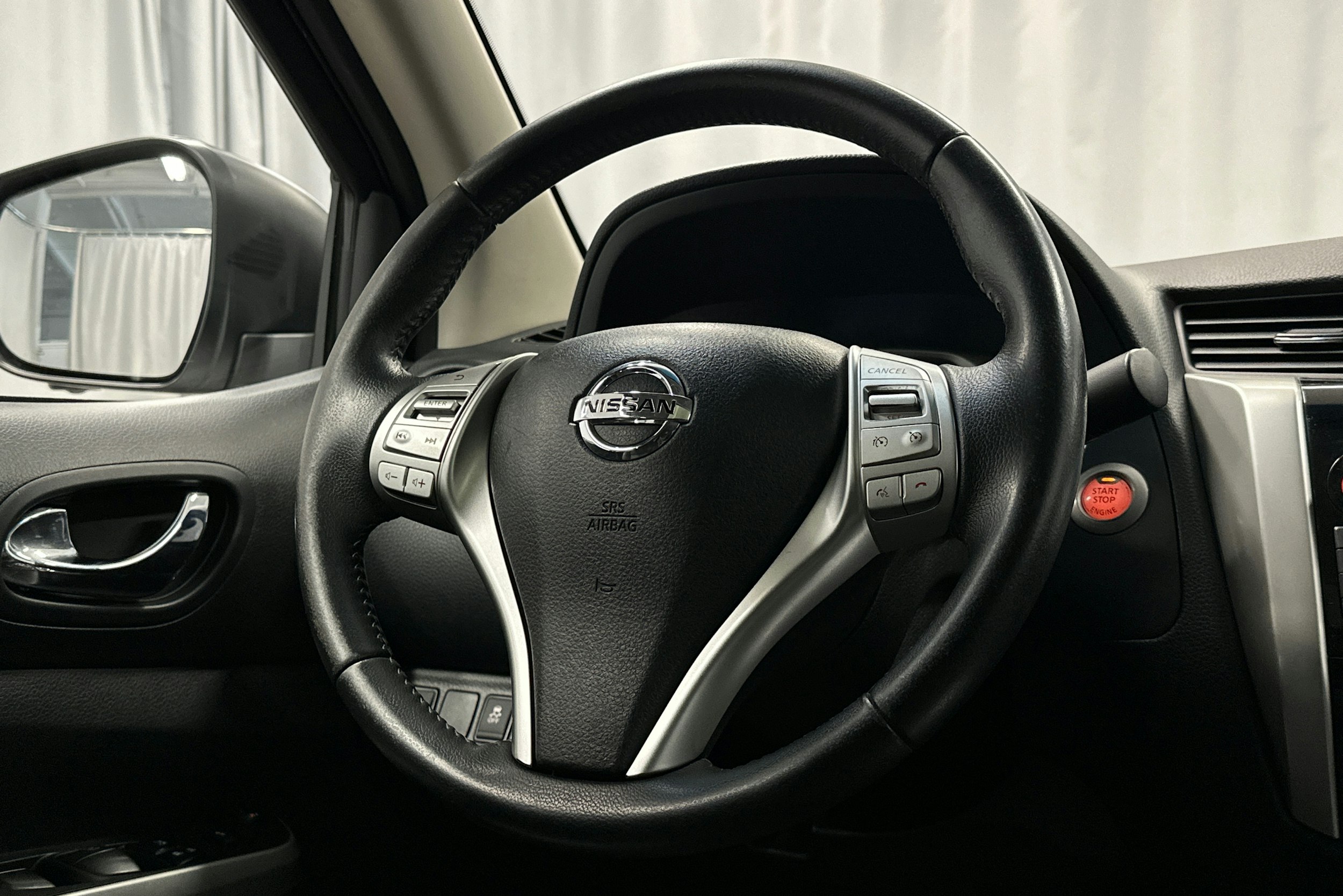 valkoinen Nissan Navara 2018 kuva 13.