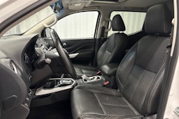 valkoinen Nissan Navara 2018 kuva 14.