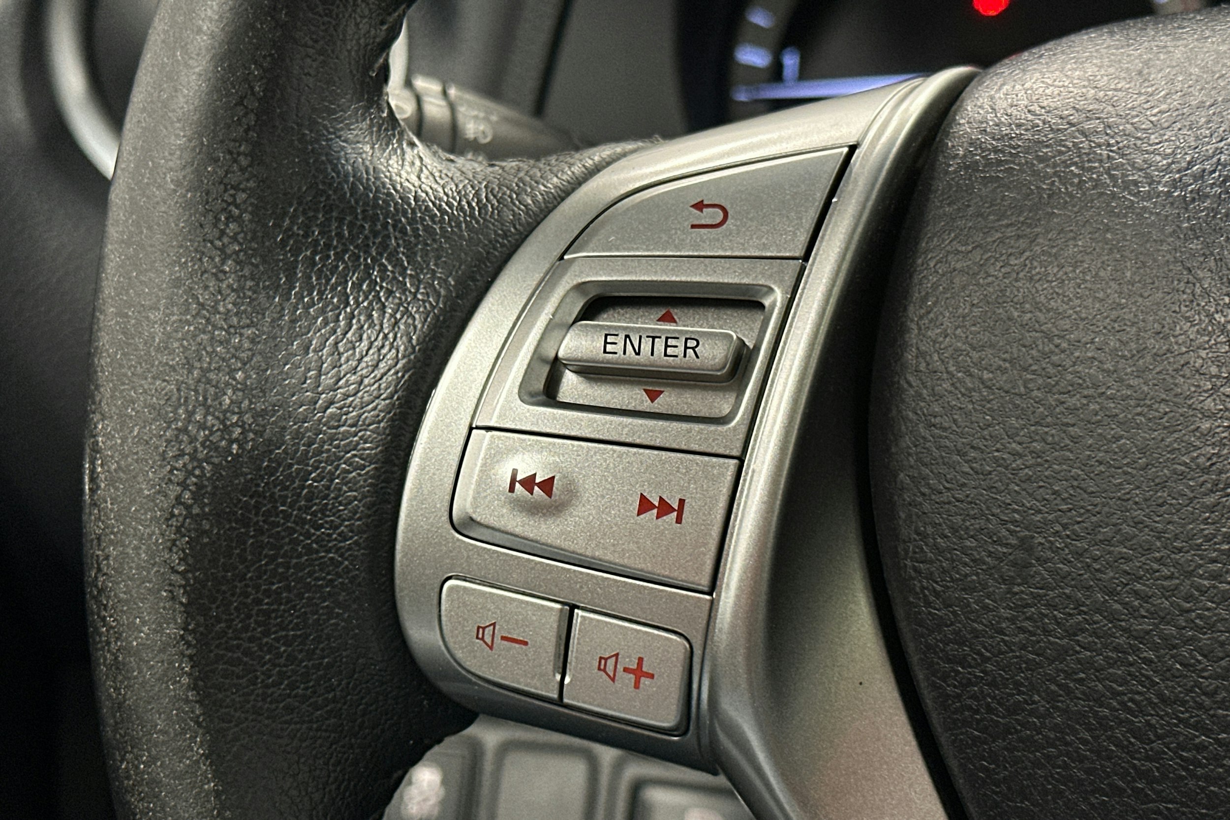 valkoinen Nissan Navara 2018 kuva 16.