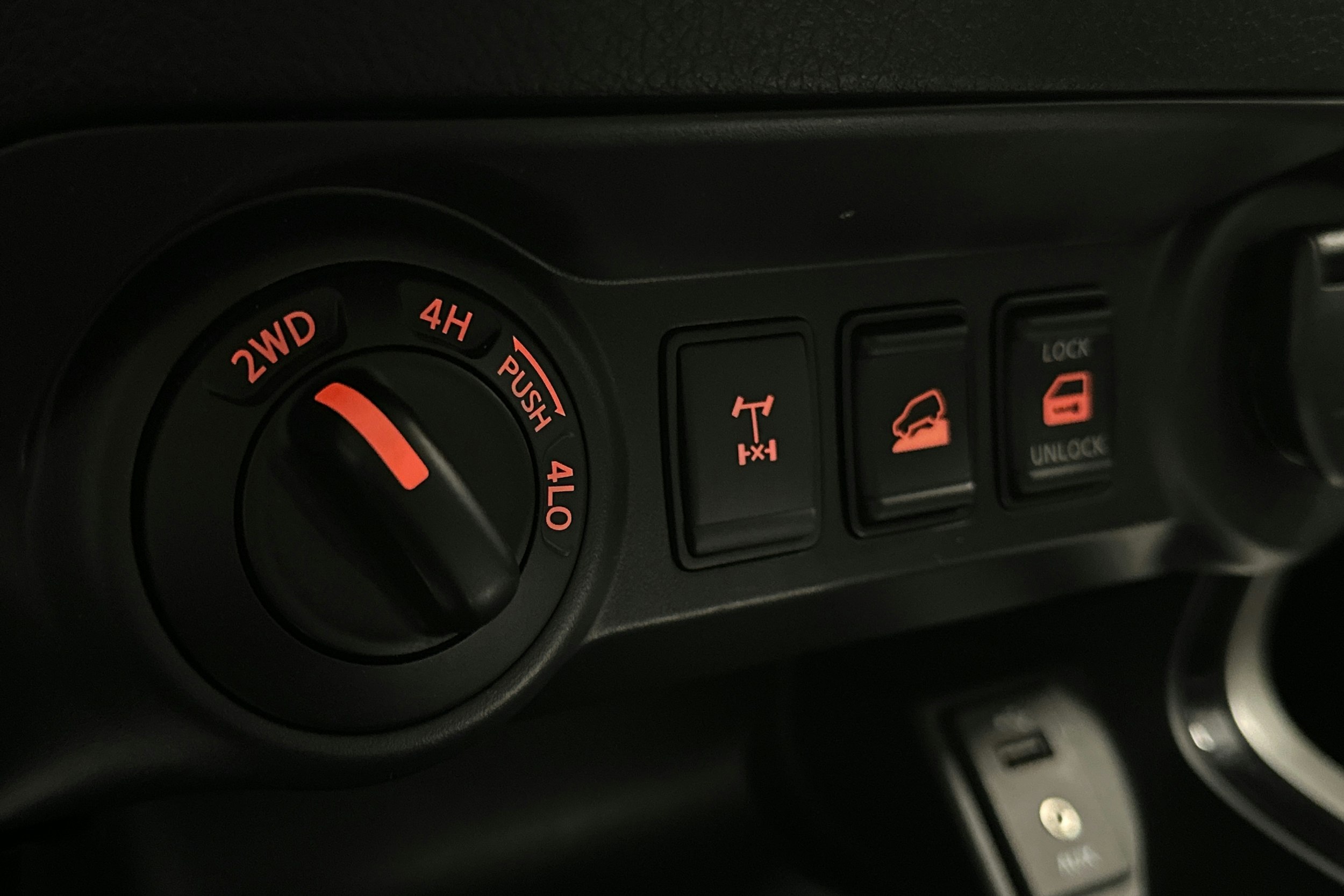 valkoinen Nissan Navara 2018 kuva 22.