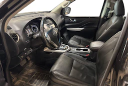 musta Nissan Navara 2018 kuva 3.