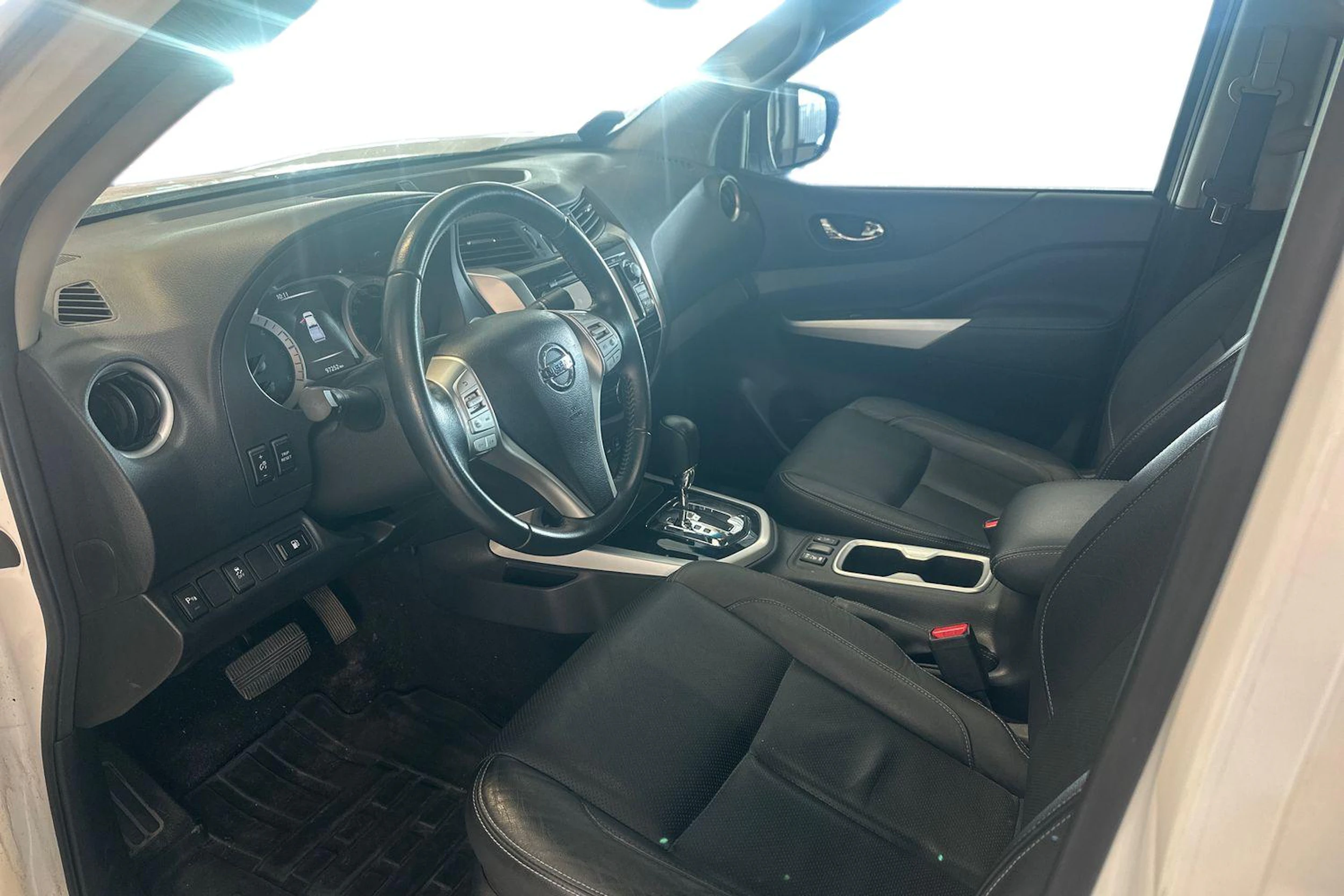 valkoinen Nissan Navara 2018 kuva 3.