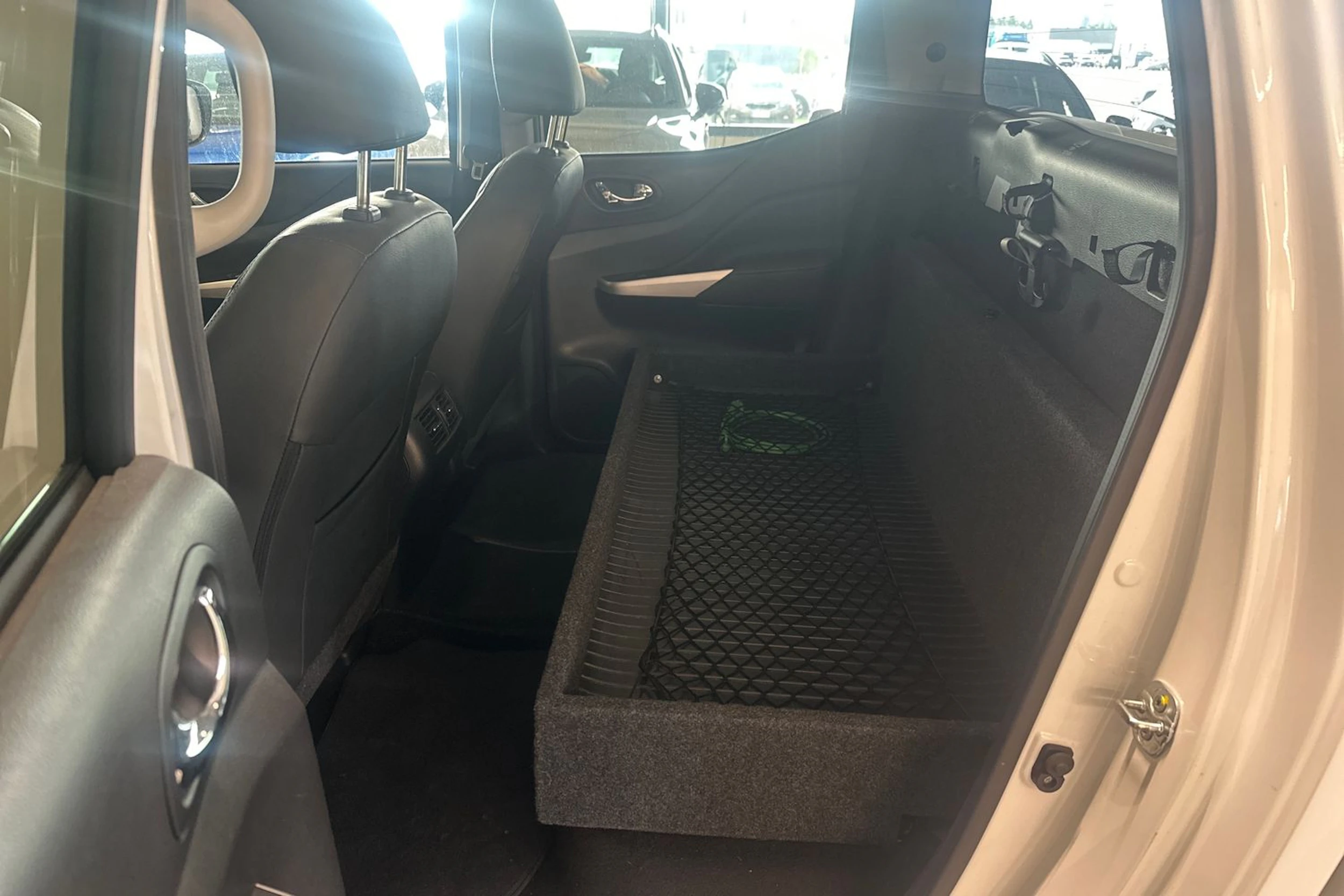 valkoinen Nissan Navara 2018 kuva 4.