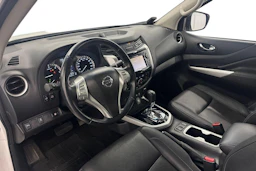 valkoinen Nissan Navara 2018 kuva 6.
