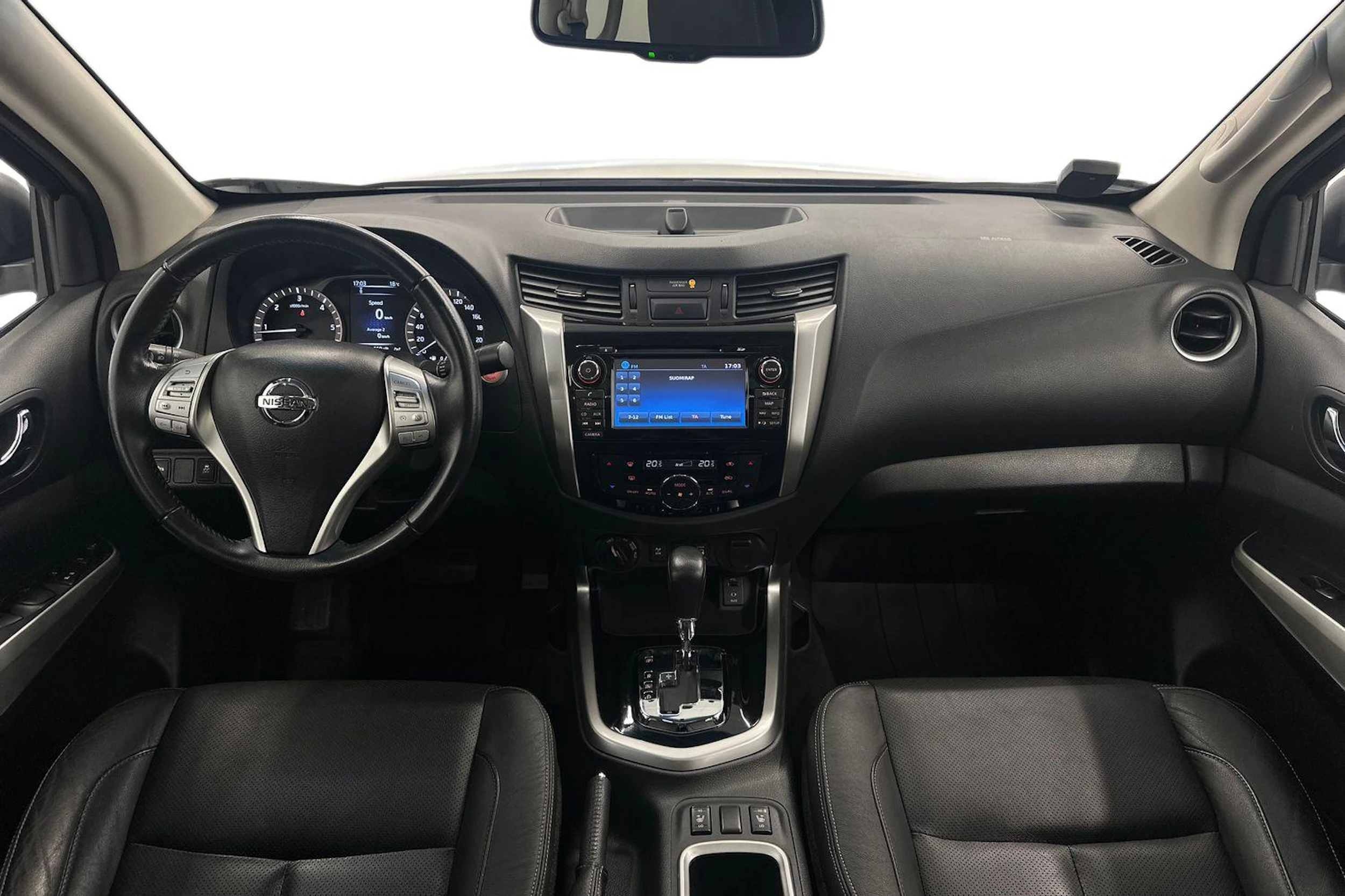 valkoinen Nissan Navara 2018 kuva 7.