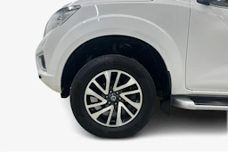 valkoinen Nissan Navara 2018 kuva 9.