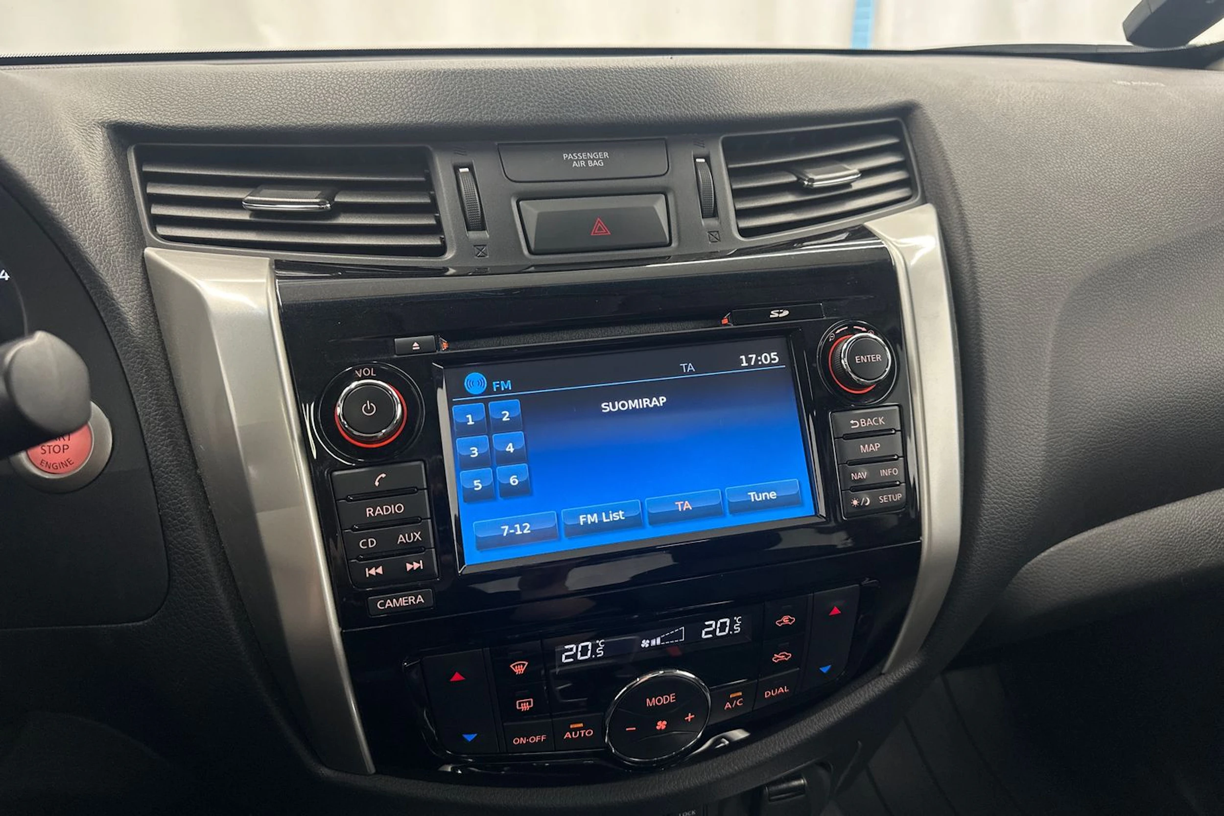 valkoinen Nissan Navara 2018 kuva 15.
