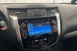valkoinen Nissan Navara 2018 kuva 15.