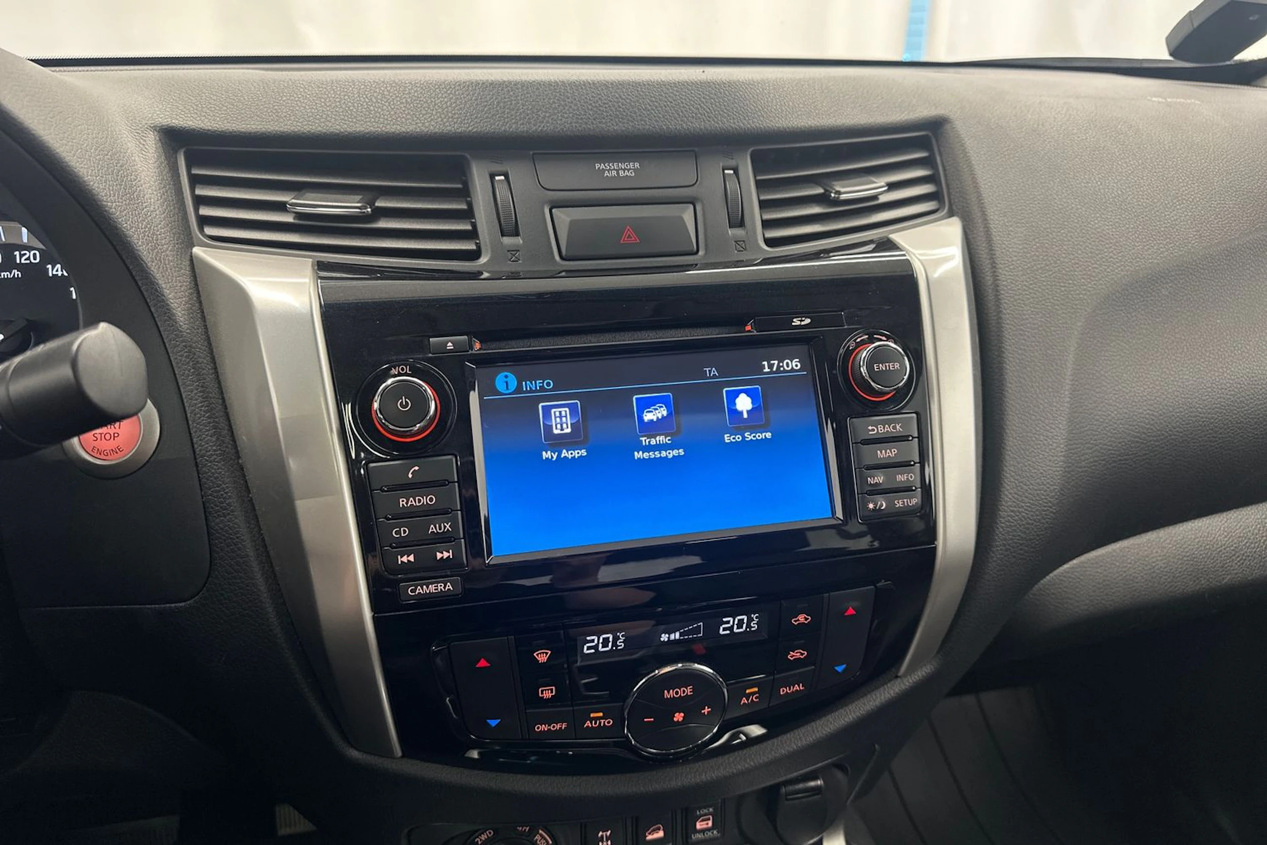 valkoinen Nissan Navara 2018 kuva 18.