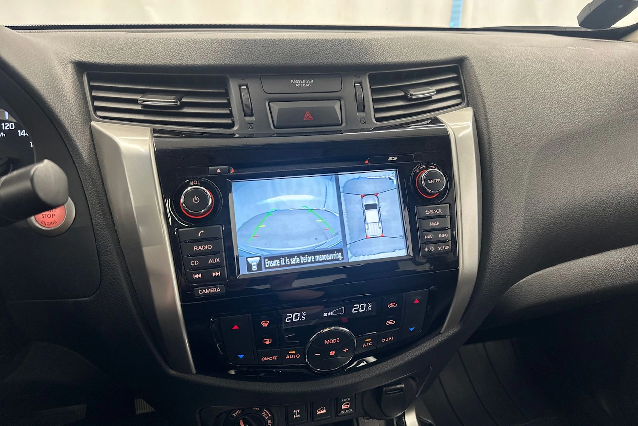 valkoinen Nissan Navara 2018 kuva 19.