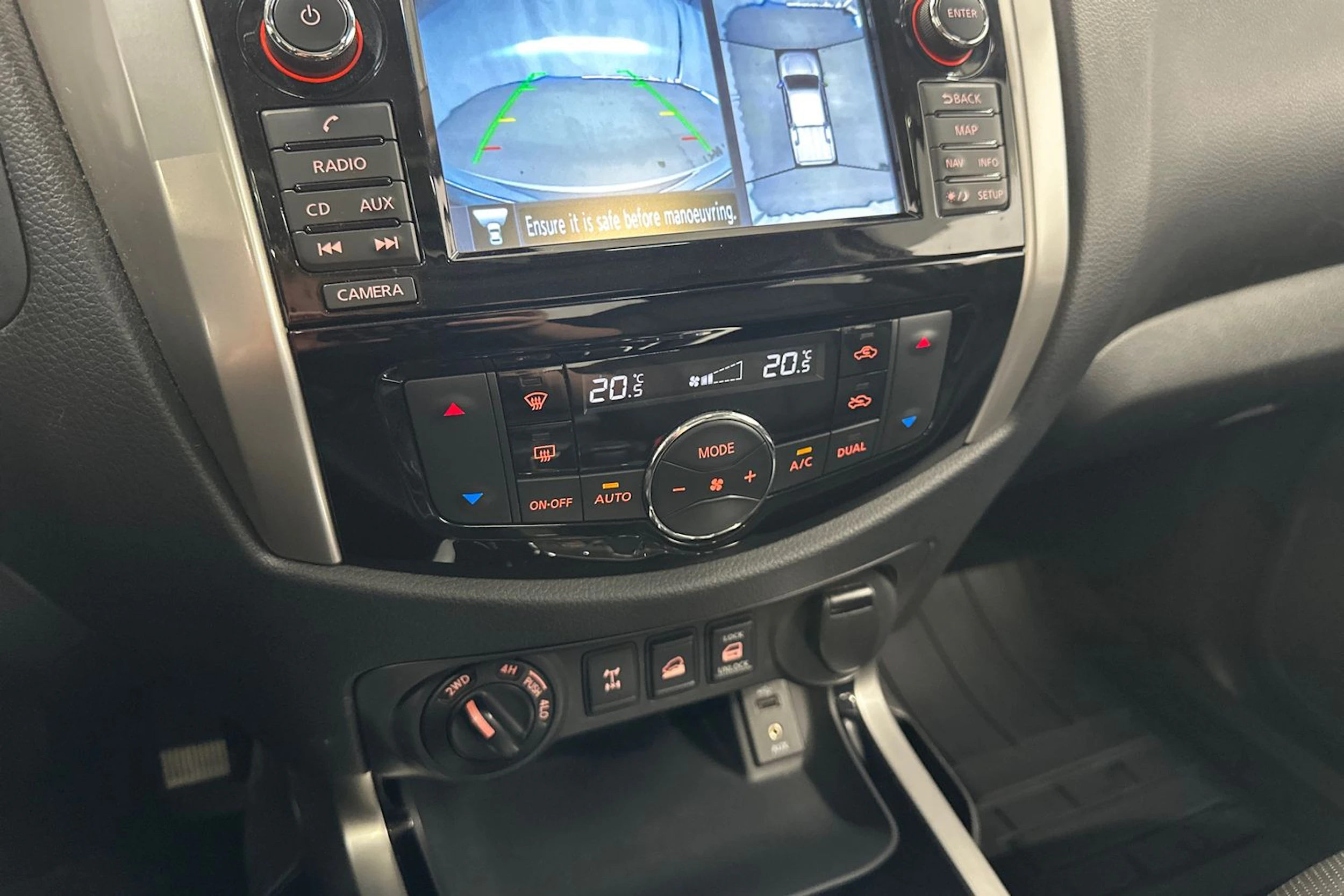 valkoinen Nissan Navara 2018 kuva 21.