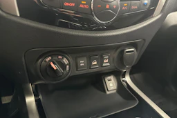 valkoinen Nissan Navara 2018 kuva 22.