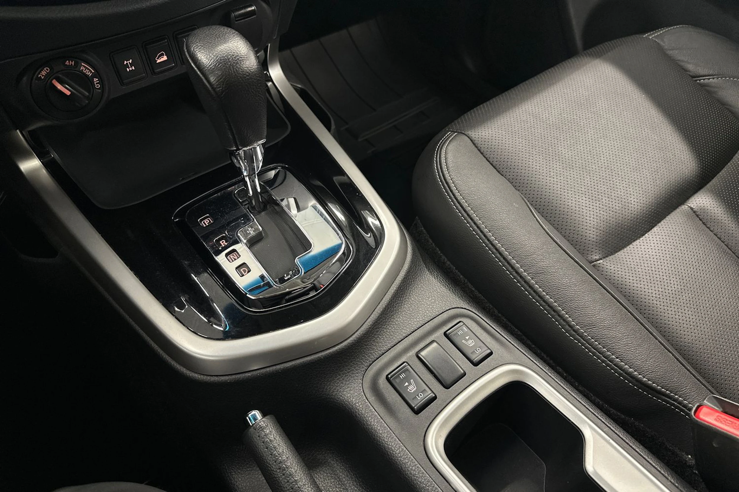 valkoinen Nissan Navara 2018 kuva 23.